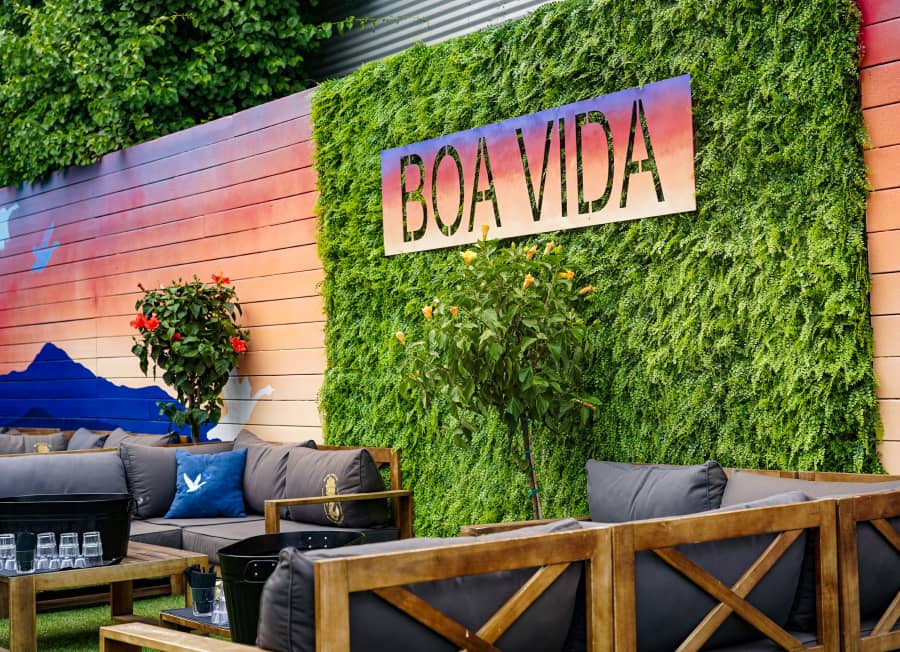 Boa Vida's name on the lounge's wall