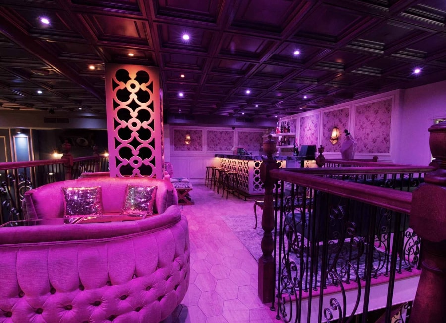Design of the lounge area with pink lights
